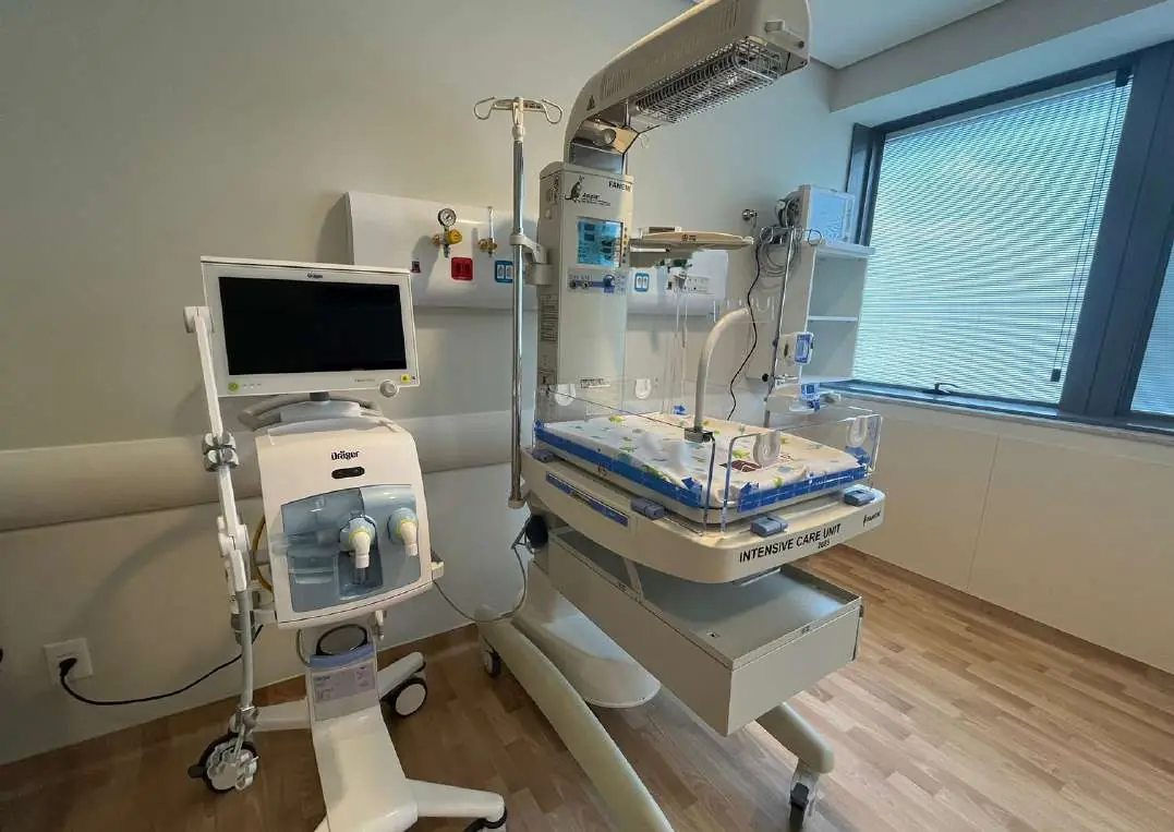 Equipamento da UTI neonatal do Hospital IGESP Litoral, em Praia Grande